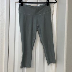 NIKE Women’s DriFit Capri Leggings Gray Large